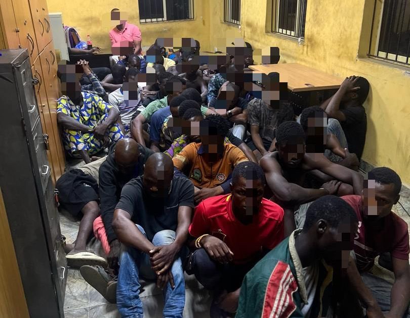 Lagos police arrest 43 suspects in midnight raid